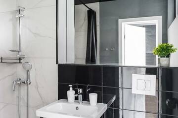 Фото номера Номер улучшенный с 1 двуспальной кроватью Отель Greenfeel Smolensk г. Смоленск 7