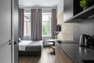 Фото номера Улучшенный с двуспальной кроватью и мини-кухней Отель Greenfeel Smolensk г. Смоленск 3